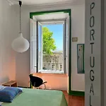 Peniche Hostel Хостел