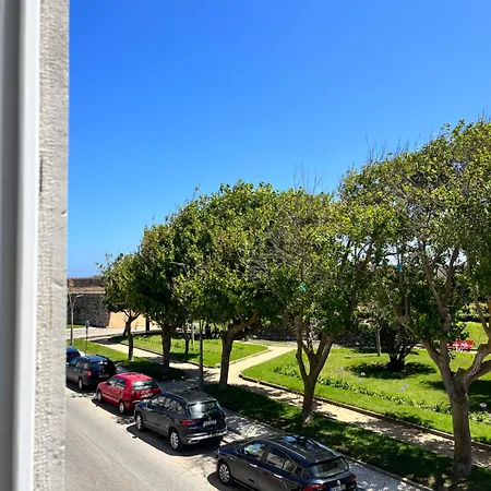 Peniche Hostel Хостел