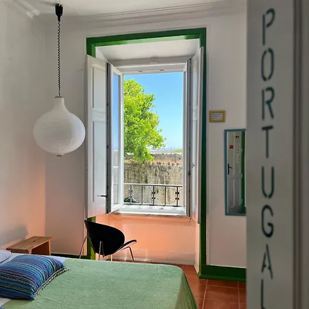 Peniche Hostel Хостел