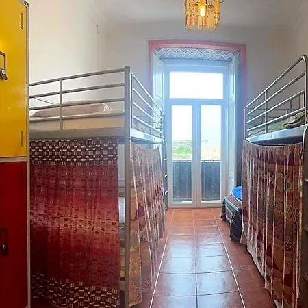 Hostal Peniche Hostel *