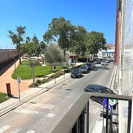 Hostal Peniche Hostel *