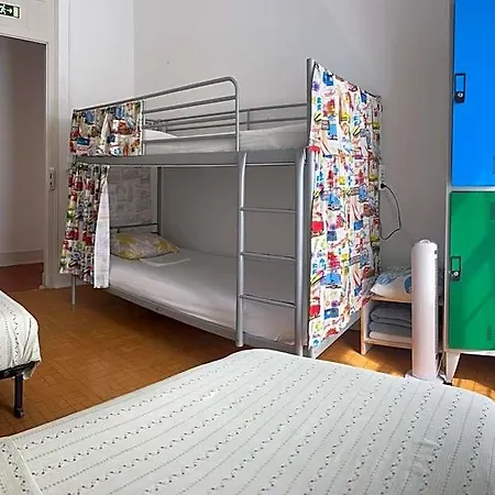 Hostal Peniche Hostel