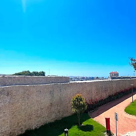 Hostal Peniche Hostel
